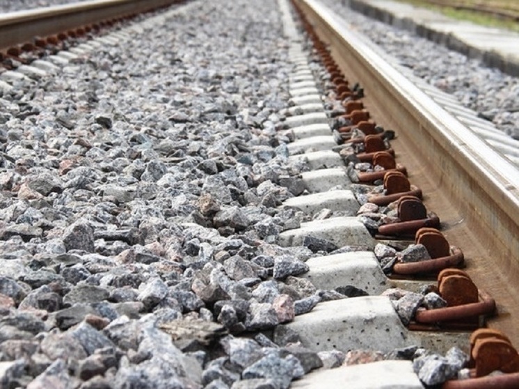 В Тверской области под колесами поезда погиб молодой человек в наушниках
