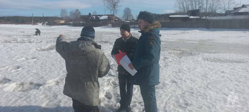 Свердловские огнеборцы ежедневно напоминают горожанам о безопасности на водных объектах