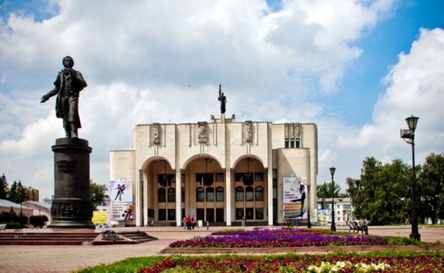 Театральная площадь курск