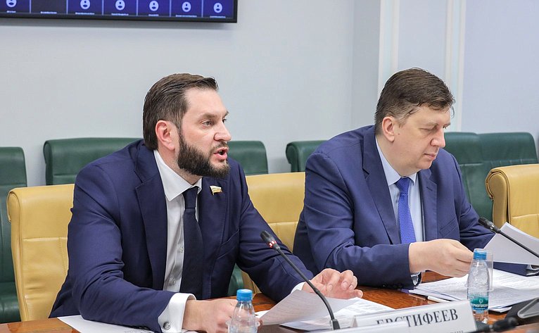 Круглый стол Комитета СФ по экономической политике на тему «Автономные транспортные средства: от испытаний к интеграции в правовое поле РФ»