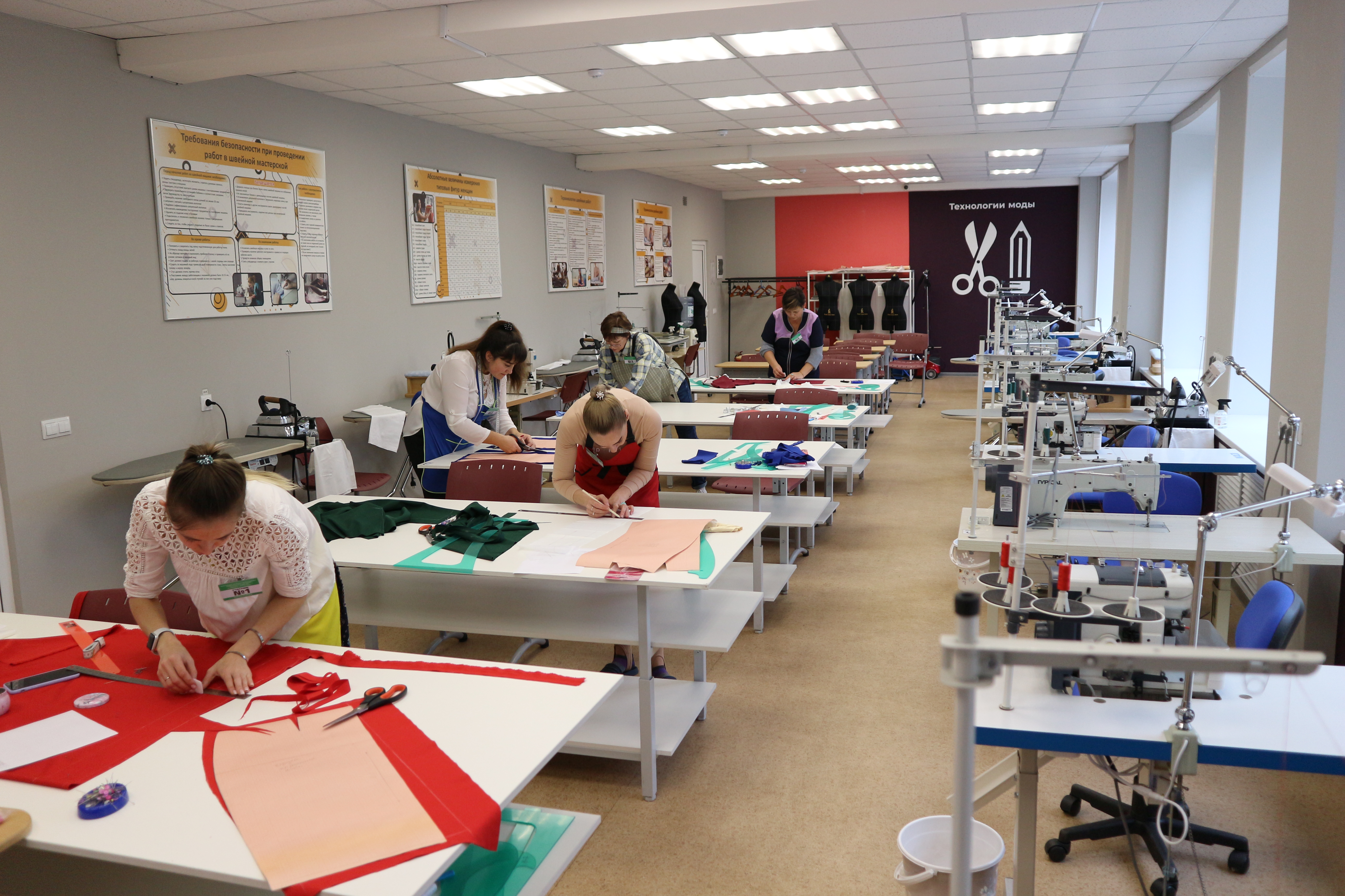 черкесск швея в ателье. требуются швеи реклама. швейник бокситогорск. вакансия швеи тамбов. вакансия швеи тамбов.