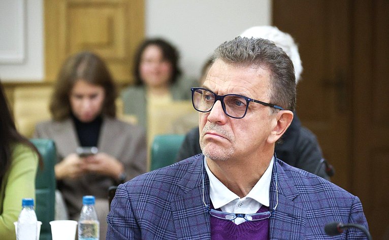 Заседание организационного комитета IV Международного форума «Содружество моды»