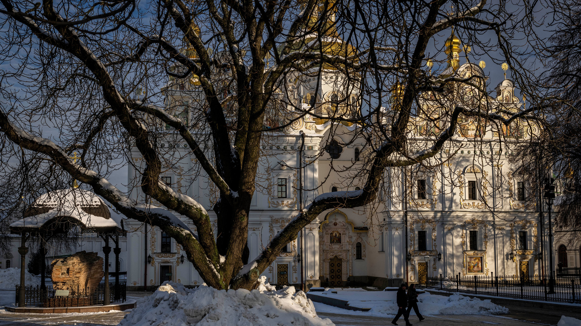 лавра трапезный храм