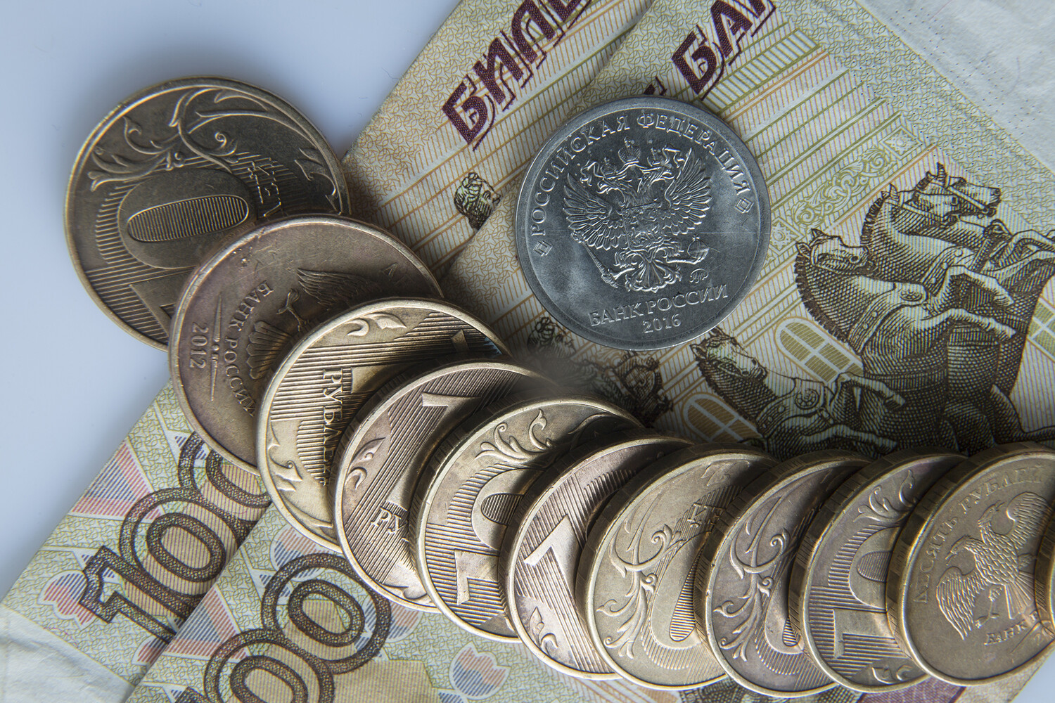 Доллар 23 апреля. Российский рубль. Рубль падает. Доллары в рубли. Доллар в России.
