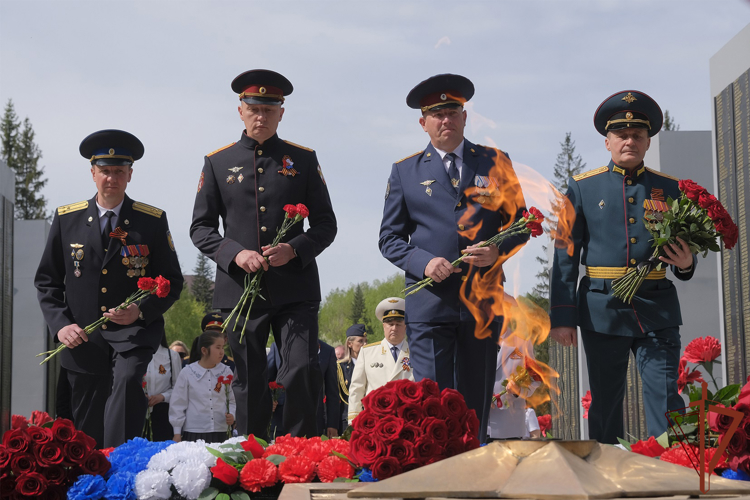 В регионах Сибири росгвардейцы почтили память героев Великой Отечественной войны