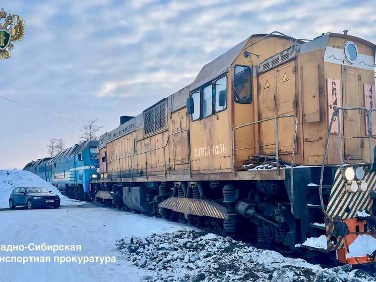 В Норильске Красноярского края поезд столкнулся с автомобилем