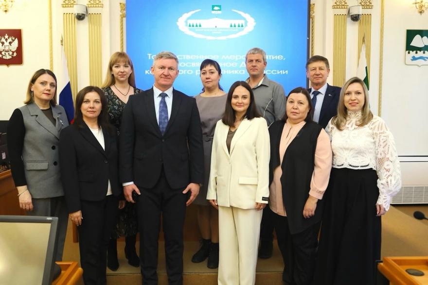 Спикер зауральского парламента Дмитрий Фролов поблагодарил кадровых работников