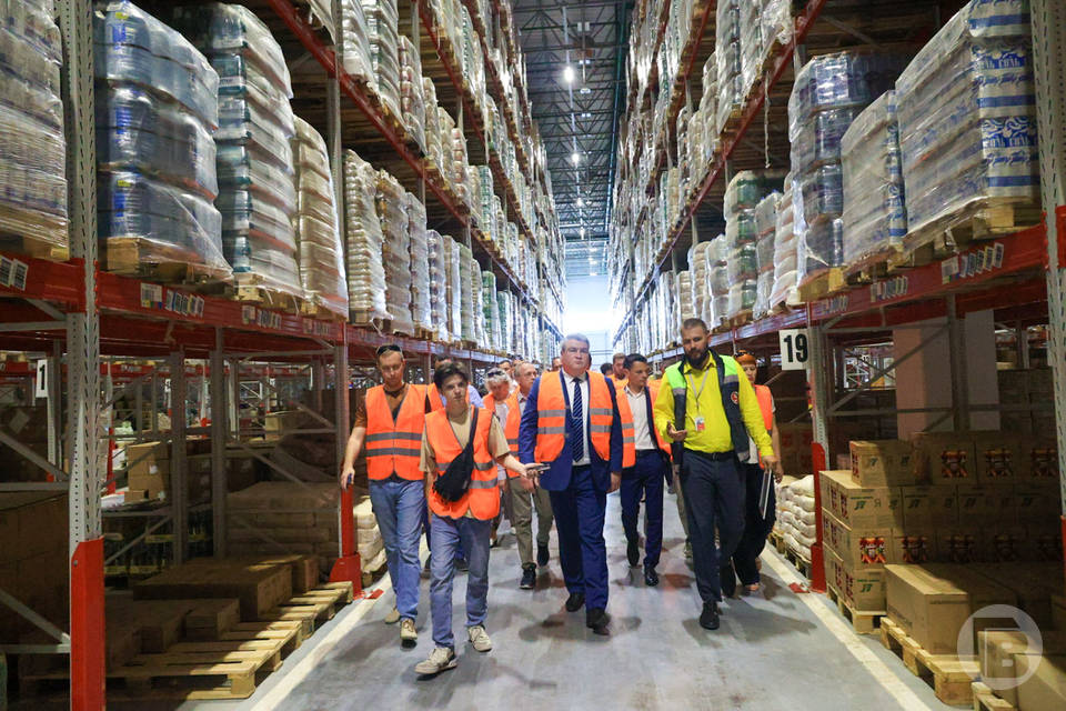 Логистика грузоперевозок. Склады компании альфа склад. Склад яндекс маркет. Склад автоваза. Нова логист.