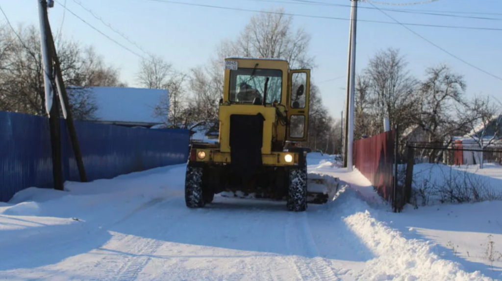 В Брянской области все силы бросили на расчистку населенных пунктов от снега