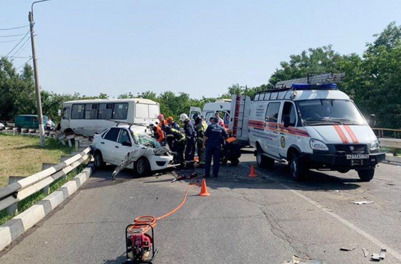 Пять человек пострадали в ДТП с автобусом в Тихорецке