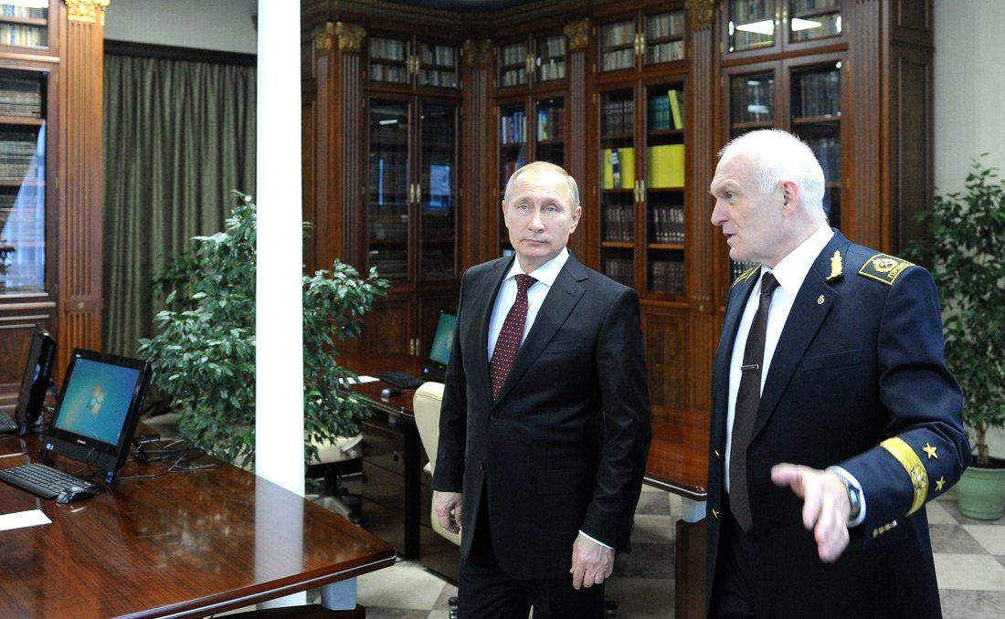 Владимир Путин во время посещения Горного университета