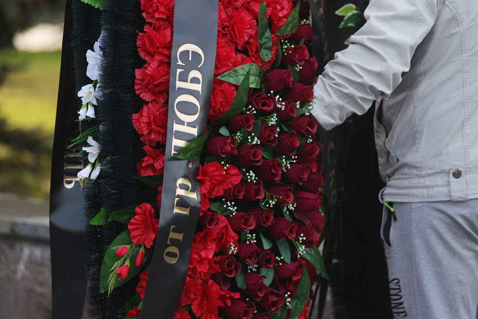 Церемония прощания с телеведущим Юрием Николаевым на Троекуровском кладбище в Москве