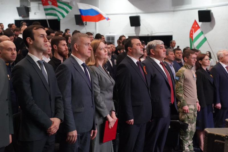 Начальник Департамента стратегического сотрудничества МИД Республики Абхазия Джемал Бганба принимает участие в Российско-Абхазском перекрестном молодежном форуме