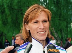 Елесина взяла золото Игр в Сиднее в 2000 году с результатом 2,01 метра