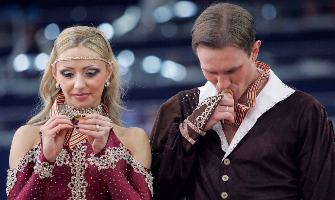 Костомаров фигурист. Роман костомаров и татьяна навка. Последнее выступление костомарова и навки. Костомаров в ледовых шоу. Последнее выступление костомарова и навки.