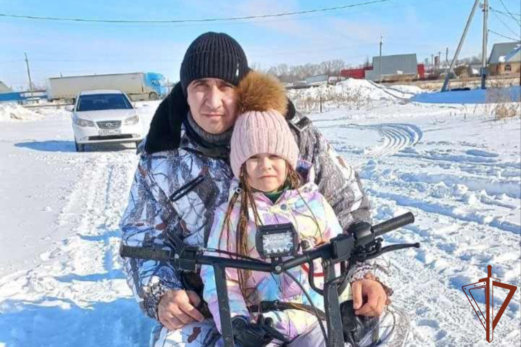 Военнослужащие и сотрудники Уральского ордена Жукова округа Росгвардии рассказали о своих семьях в День отца 