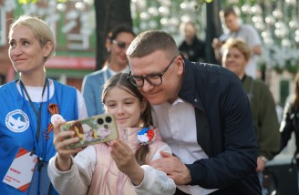 Впервые в Челябинске состоялась историческая реконструкция отправки на фронт добровольцев-танкистов