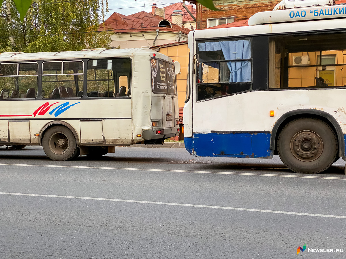 Ленинский троллейбус. Автобус пазик на 27 мест.