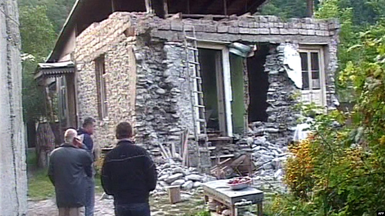 Подземные толчки. Землетрясение в грузии сегодня. Землетрясение в грузии 2021. Оползни в грузии сейчас 2022. Землетрясение в грузии 1991 год.