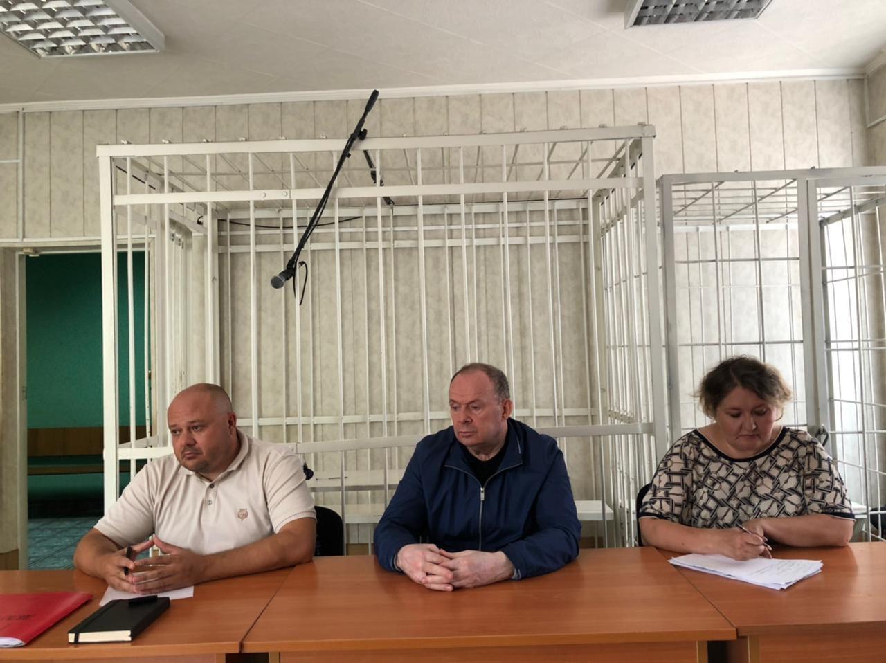 Фото В Новосибирске адвокаты обвиняемого в коррупции экс-сенатора Лаптева собрали для суда подписи верующих 2