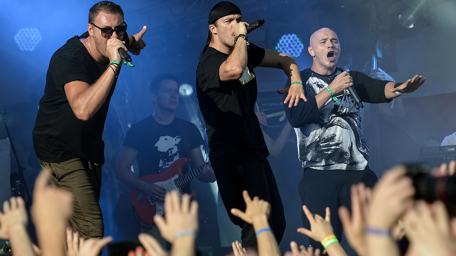 Рэп группа каста. Реп группа. Реп группа. Группа каста 2000 год. Группа каста 1995.