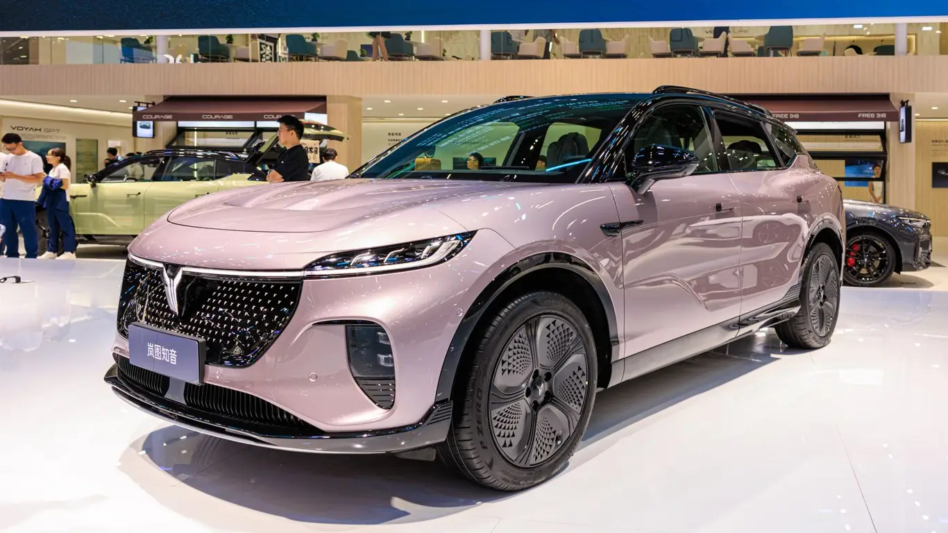 В России появился дилер будущего: две новинки уже можно забирать