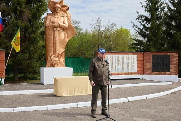 Вадим Супиков поддержал акцию по благоустройству мемориала в Вазерках