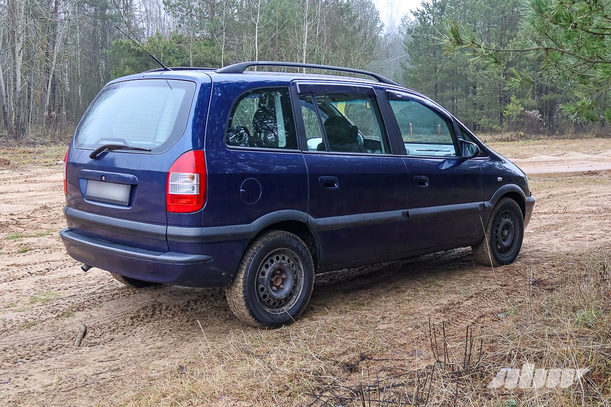 «Сложил задний ряд – и в нее полквартиры влезло»: мнение владельца Opel Zafira