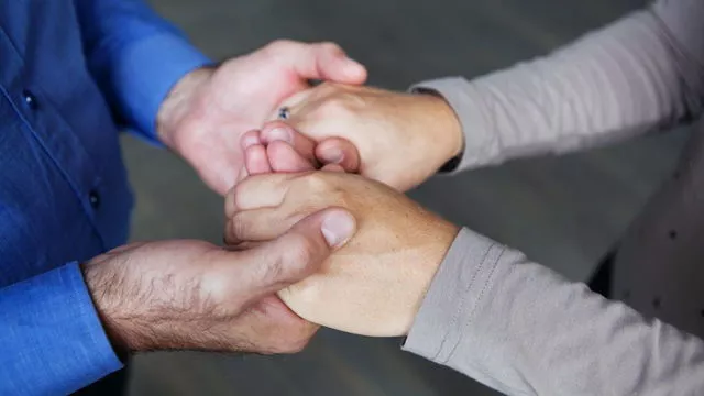 Паулина Андреева и Юлия Снигирь выступят на благотворительном фестивале по теме равного консультирования