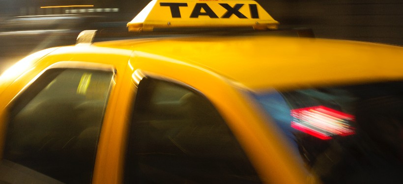 Водитель такси обязан. Водитель такси. Таксист. Оператор такси. Дикий водитель таксист.