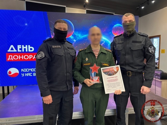 Вологодские росгвардейцы получили награду за участие в донорском движении