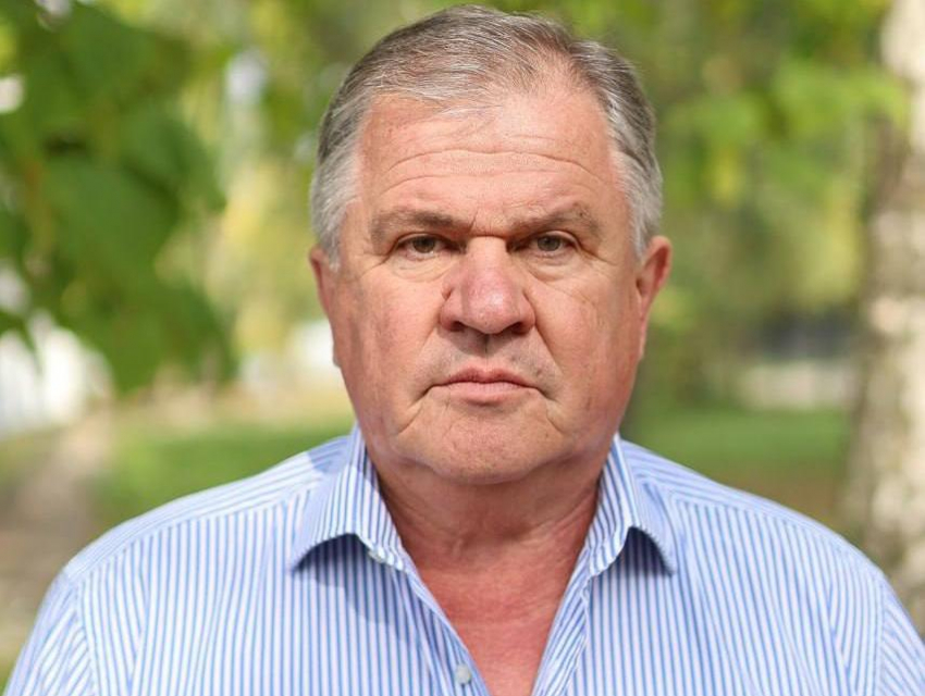 «Пусть жизнь будет яркой, как сцена»: Мэр Воронежа поздравил Сергея Карпова с юбилеем