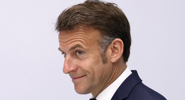 «Доживает последние месяцы»: российский дипломат посоветовал Макрону посылать сигналы жене, а не...