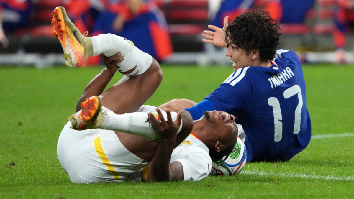 Футболист сборной Ганы получил серьезный перелом в товарищеском матче против Японии