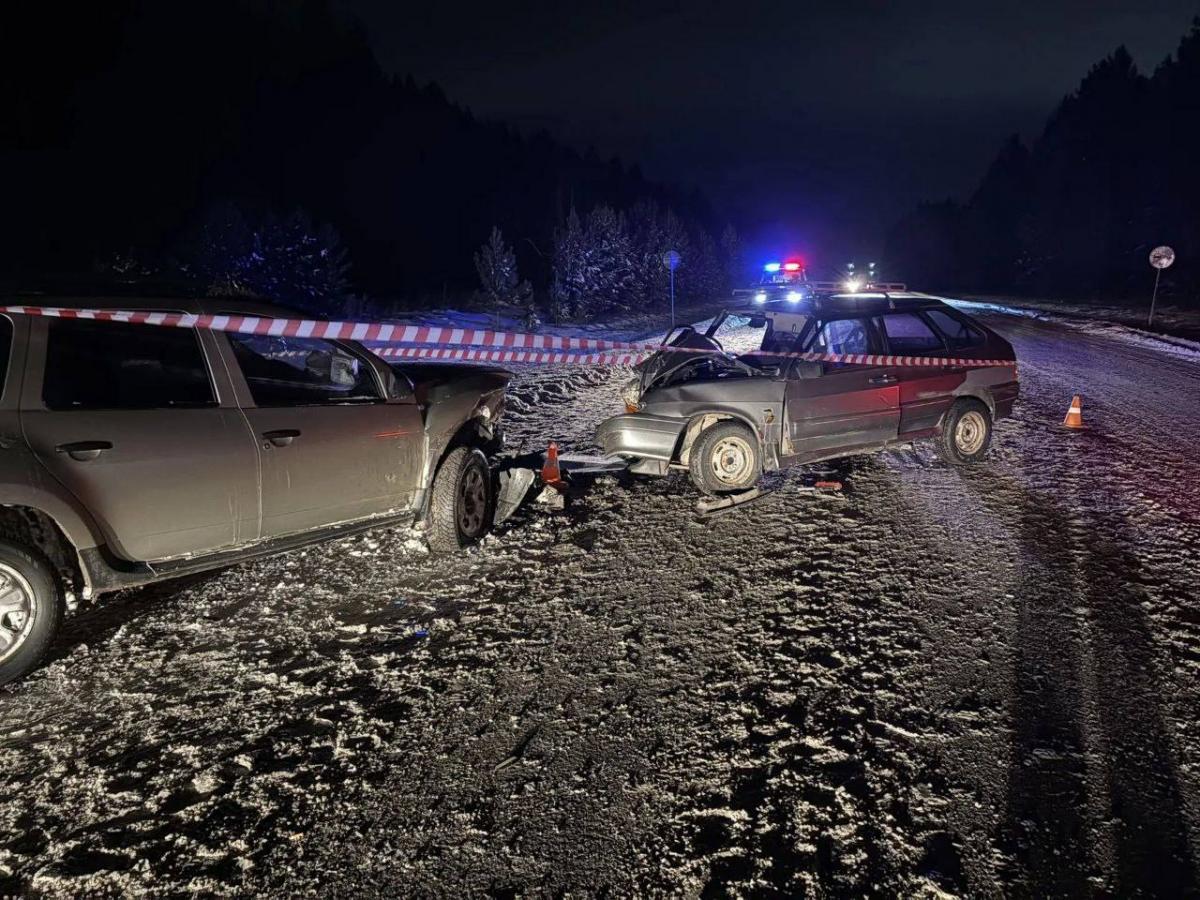 В лобовом столкновении двух легковушек под Челябинском погиб пенсионер