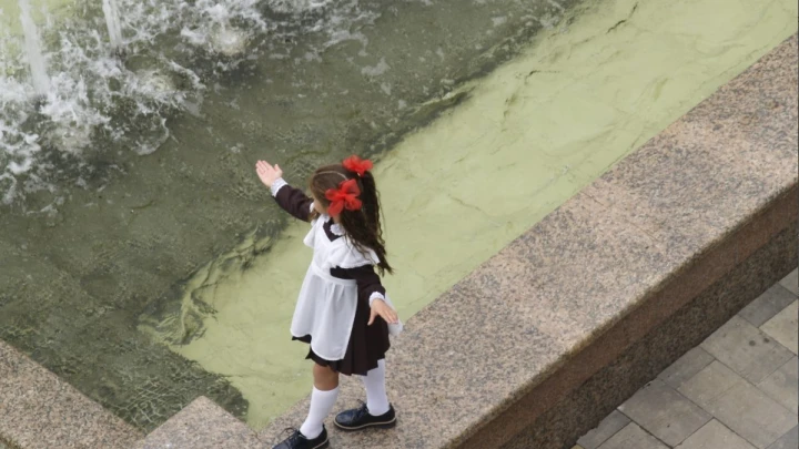 Полицейская в Якутии спасла тонущего ребёнка: Не остановил даже перелом руки