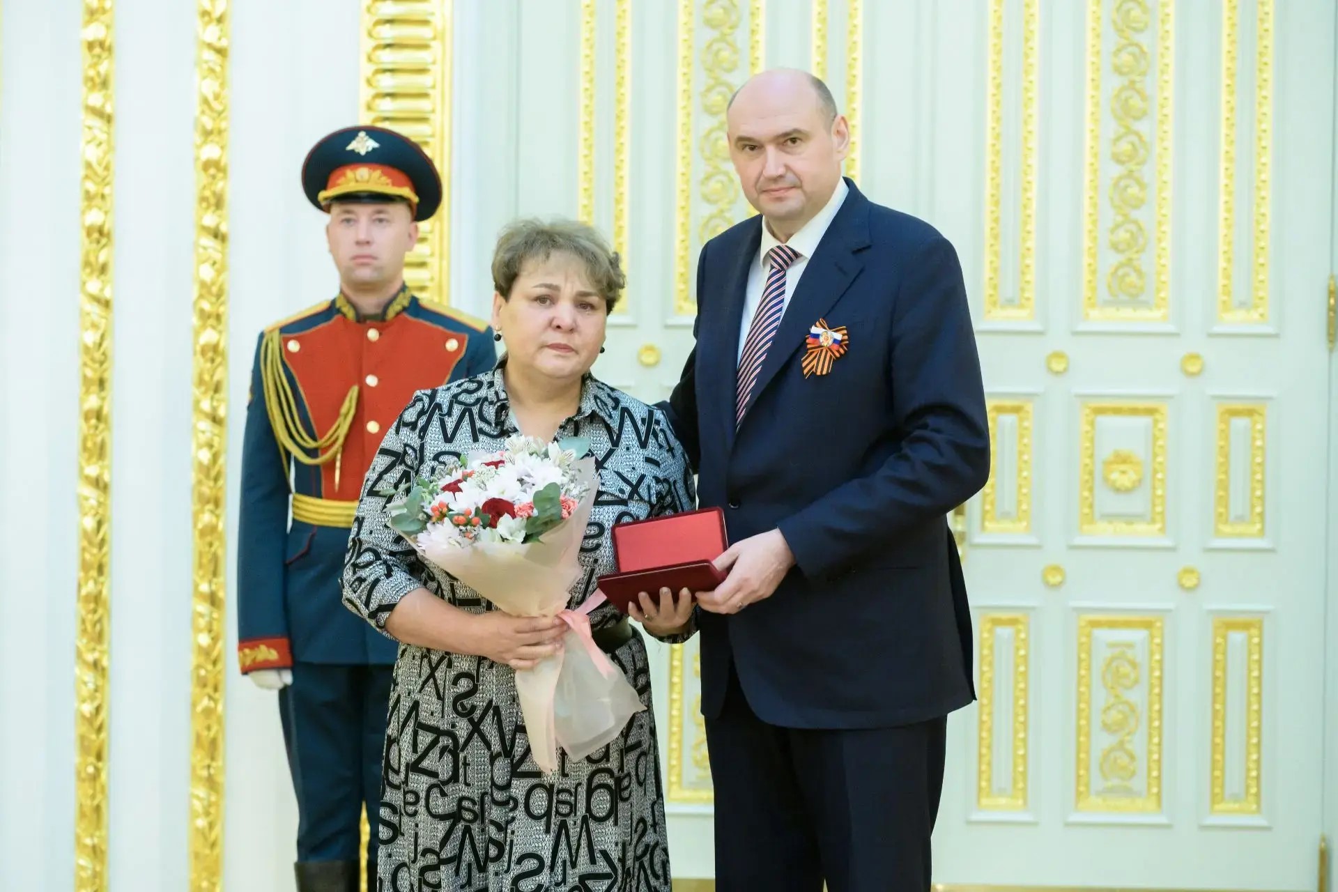 Губернатор наградил посмертно мальчика, спасшего сестру, фото: Правительство региона