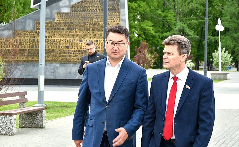 Сенаторы посетили парк в Барнауле в рамках рабочей поездки в Алтайский край