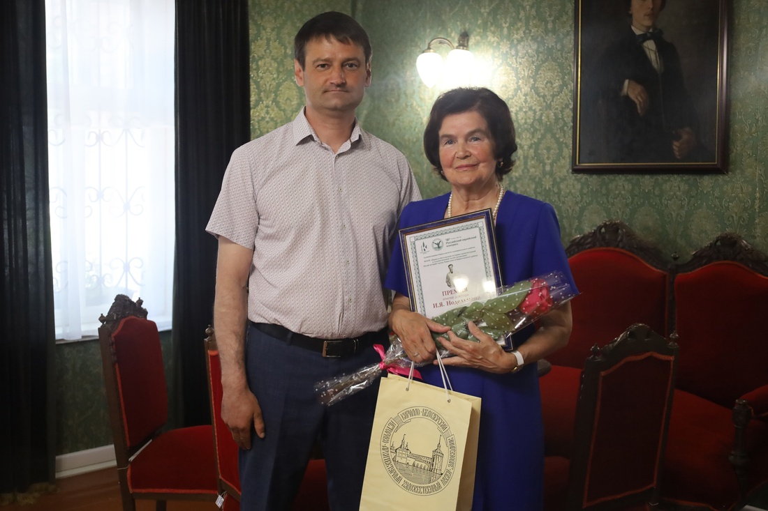 Премию Нодельмана вручили врачу с 50-летним стажем в Кириллове