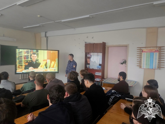 Профориентационную беседу с молодежью региона провел преподаватель Военной ордена Жукова академии Войск национальной гвардии РФ