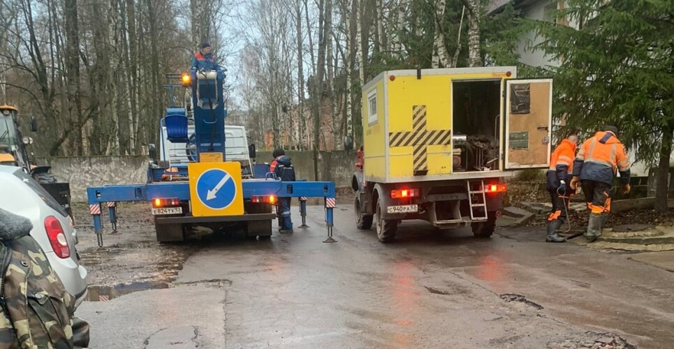 Новгородские пожарные выезжали по вызовам дважды, а один раз — вызывали экстренные службы к себе