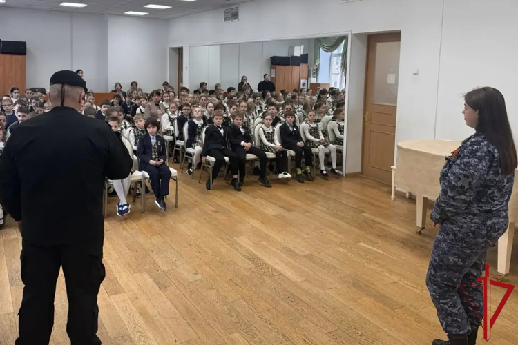 Представители ГУ Росгвардии провели встречи с петербургскими учащимися