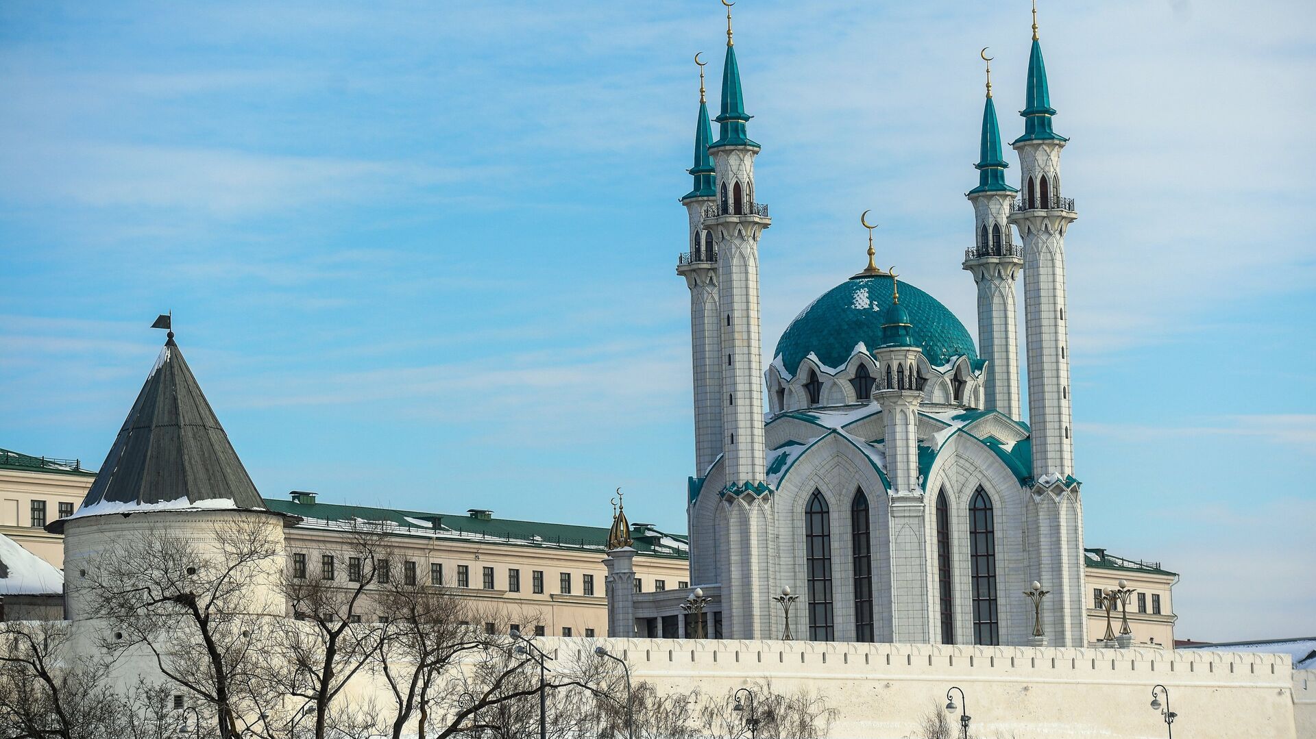 В татарстане две. Кул-Шариф Казань. Казанский Кремль, кул Шариф, башня Сююмбике. Казань кул Шариф зимой 2021. Лучший вид мечети кул Шариф в Казани.