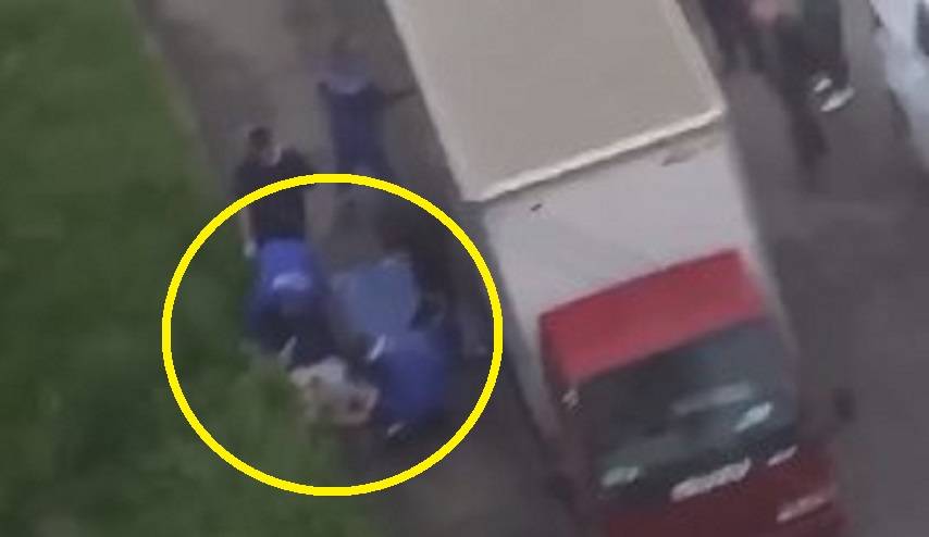 Окровавленного мужчину обнаружили лежащим на улице Владивостока
