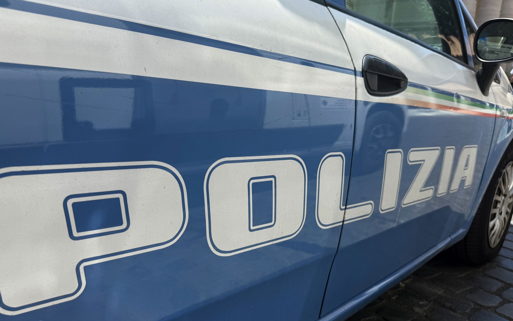 В Модене мужчина на автомобиле въехал в толпу: пострадали не менее 10 человек