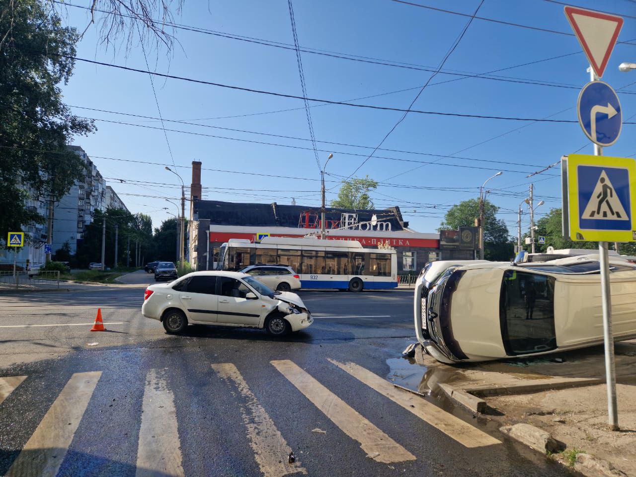 Не уступил дорогу автомобилю движущемуся по главной и совершил дтп