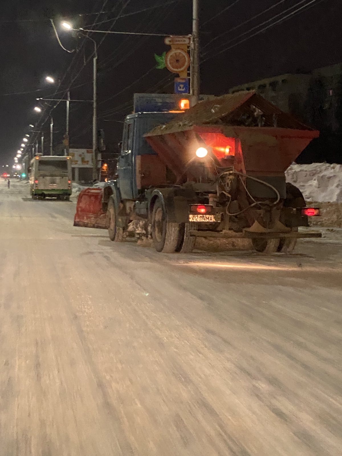 Ночной снегопад. Снег в городе. Снег на улице. Снег ночью в городе.