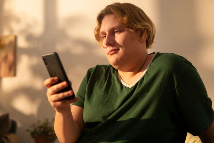 Смартфон оказался причиной развития лишнего веса