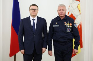 Алексей Текслер вручил государственные и региональные награды южноуральцам. Автор фото - Наиль Фаттахов 