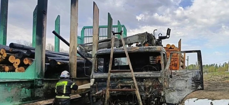 На железнодорожной станции Судиславль сгорел КАМАЗ